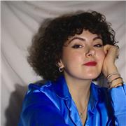 Insegnate di inglese, italiano e francese. Svolgo lezioni personalizzate in base alle esigenze di ogni studente